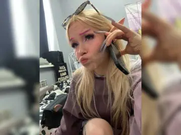 Freakfarm  live sex cam