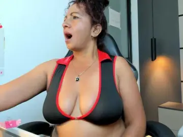 Yosselin23  live sex cam