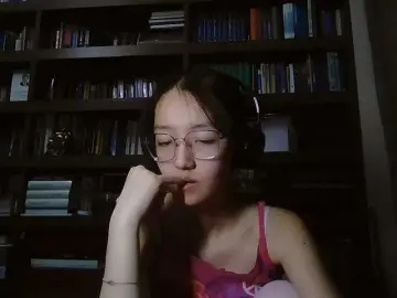 MellieTormey  live sex cam