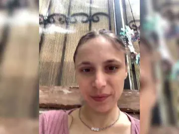 -NEEDLE-  live sex cam