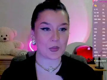 M-O-L-N-I-Y-A  live sex cam