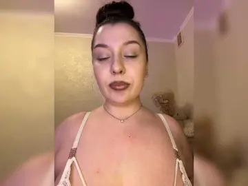 M-O-L-N-I-Y-A  live sex cam