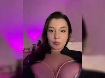 M-O-L-N-I-Y-A  live sex cam