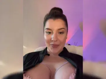 M-O-L-N-I-Y-A  live sex cam