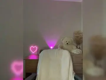 M-O-L-N-I-Y-A  live sex cam