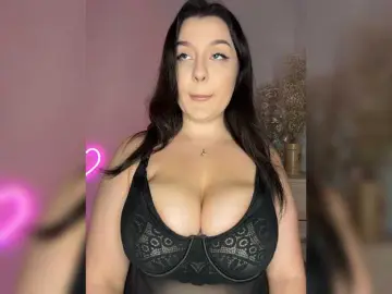 M-O-L-N-I-Y-A  live sex cam