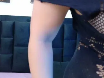 Mamaneedsfun  live sex cam