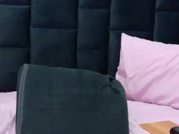 Mamaneedsfun  live sex cam