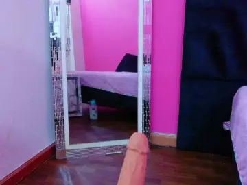 Mamaneedsfun  live sex cam