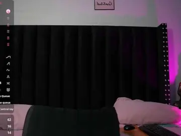 Mamaneedsfun  live sex cam