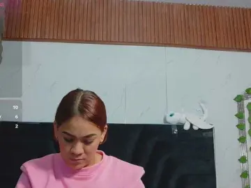 Mamaneedsfun  live sex cam