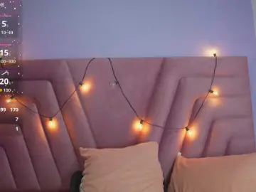 Mamaneedsfun  live sex cam