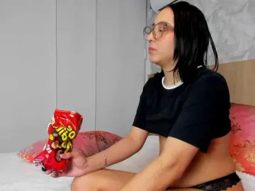 Liria-sweetie  live sex cam