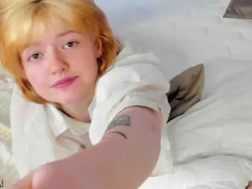 LunaaBee  live sex cam