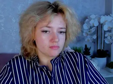 LunaaBee  live sex cam