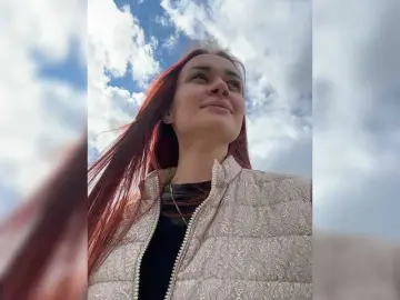 SweetQueen11  live sex cam