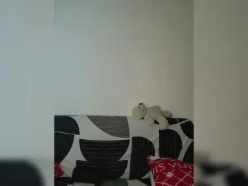 Kiana11  live sex cam
