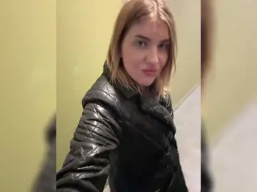 Alivia69  live sex cam