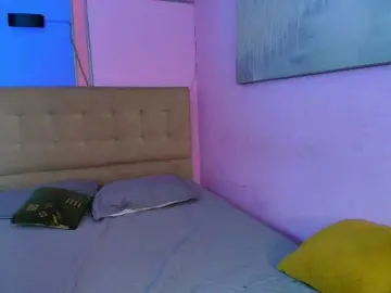 Melannyy--  live sex cam