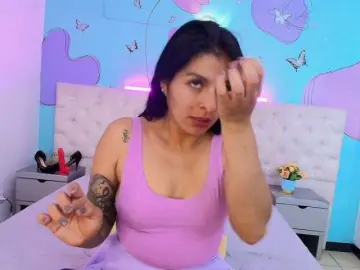 Melannyy--  live sex cam