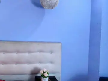 Melannyy--  live sex cam