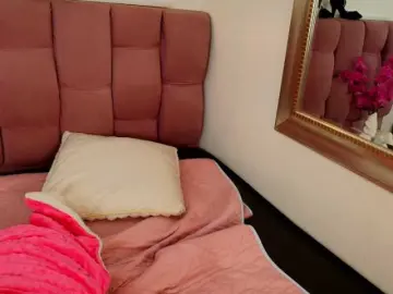 Melannyy--  live sex cam
