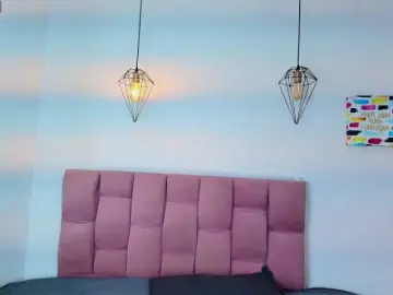 Melannyy--  live sex cam
