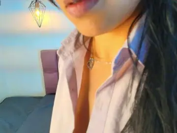 Melannyy--  live sex cam