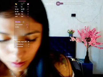 Melannyy--  live sex cam