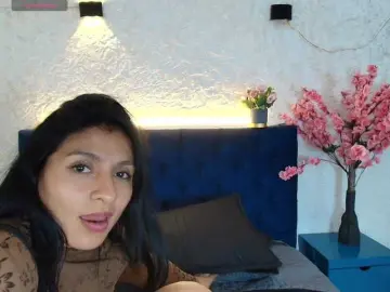 Melannyy--  live sex cam
