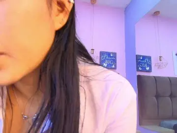 Melannyy--  live sex cam
