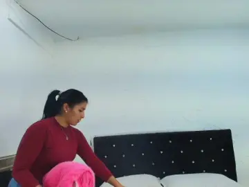 Melannyy--  live sex cam