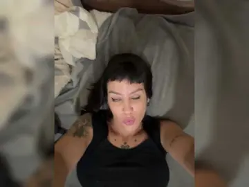 Luana11  live sex cam