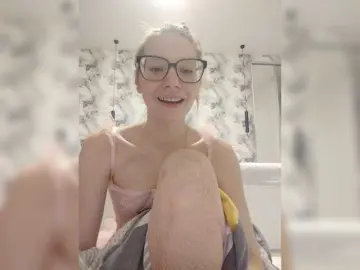 KittyMiracle  live sex cam