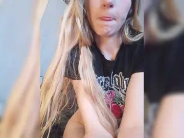 SexyBlondMia  live sex cam