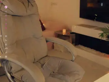 -white-kitty-  live sex cam