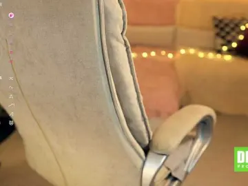 -white-kitty-  live sex cam