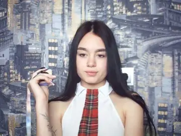 LunaDeLuxe666  live sex cam