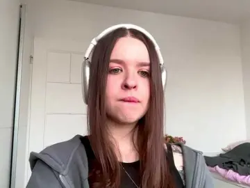 TriciaHailey  live sex cam