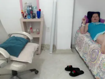 Leonela-68  live sex cam