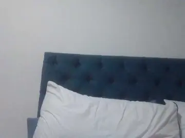 Milf-yeis  live sex cam