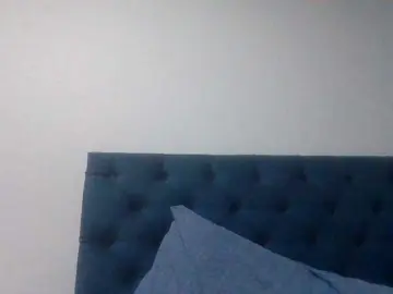 Milf-yeis  live sex cam