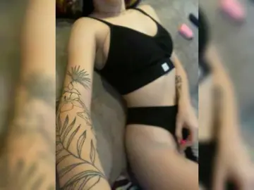 Hotbaby23  live sex cam