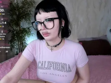 Alice-chained  live sex cam