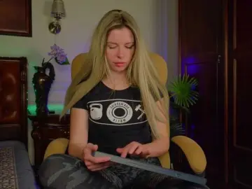 LunaRishi  live sex cam