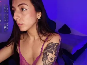 NicolWhitee  live sex cam
