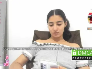 Kylieloved22  live sex cam