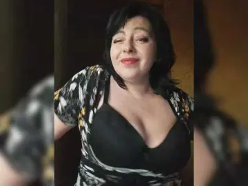 Holly-Molly69  live sex cam