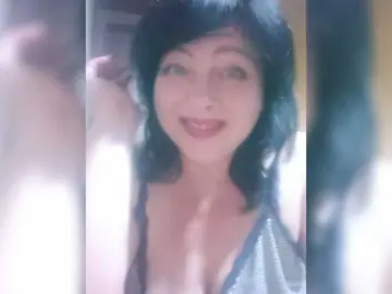 Holly-Molly69  live sex cam