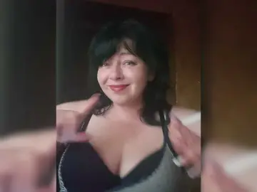 Holly-Molly69  live sex cam